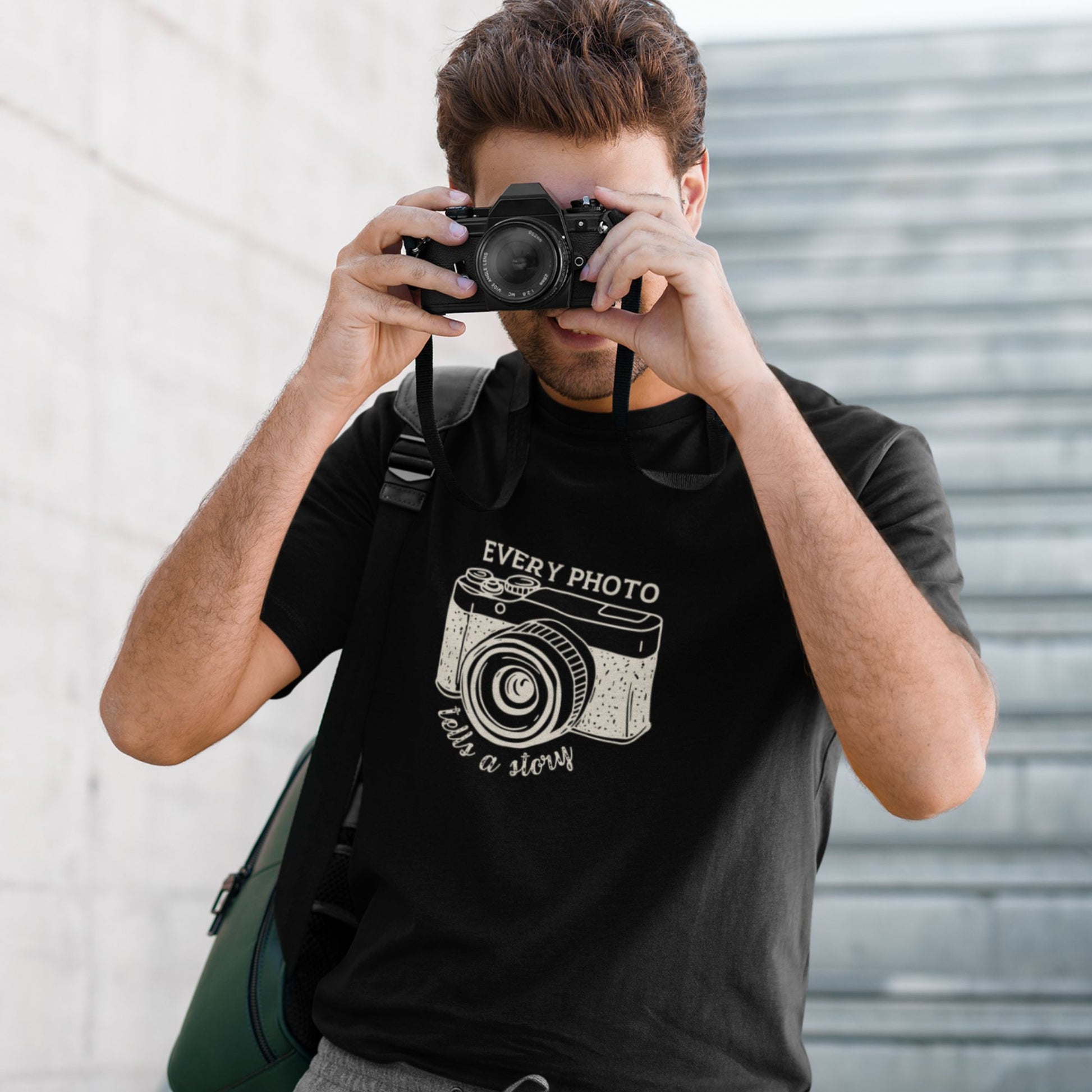 Custom made T-Shirt "very photo tells a story", in black